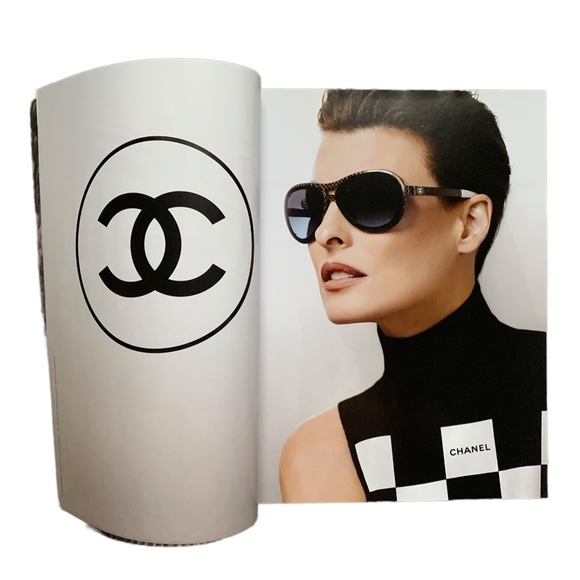 Paris Vogue Laetitia Casta - Picture 10 of 13